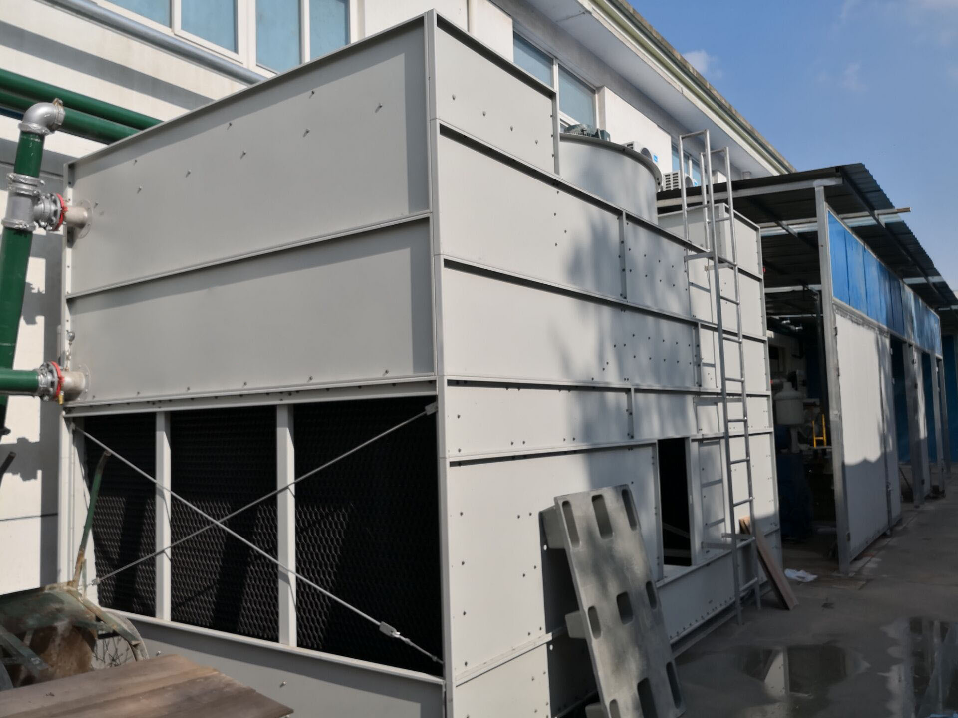 閉式冷卻塔進(jìn)行維修時(shí)你要注意哪些地方 閉式冷卻塔進(jìn)行維修時(shí)你要注意哪些地方